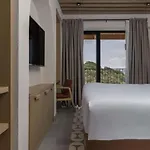 Radisson Blu Hotel, Ξενοδοχείο