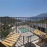 Radisson Blu Hotel, Κας