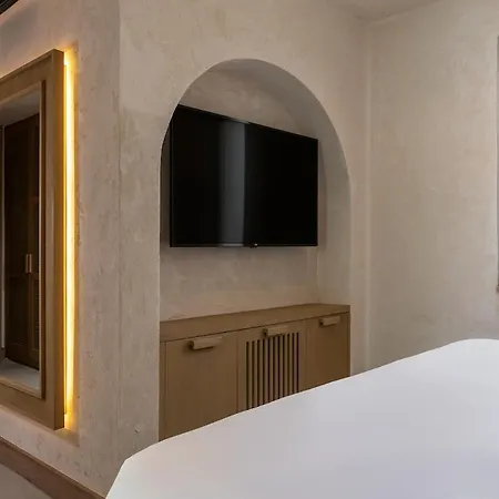 Radisson Blu Hotel, Hotel *