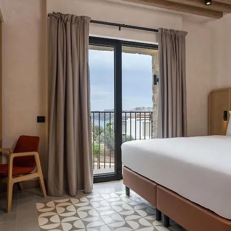 Radisson Blu Hotel, كاس