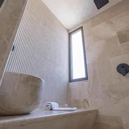 Radisson Blu Hotel, Hotel