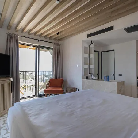 Radisson Blu Hotel, * Kaş